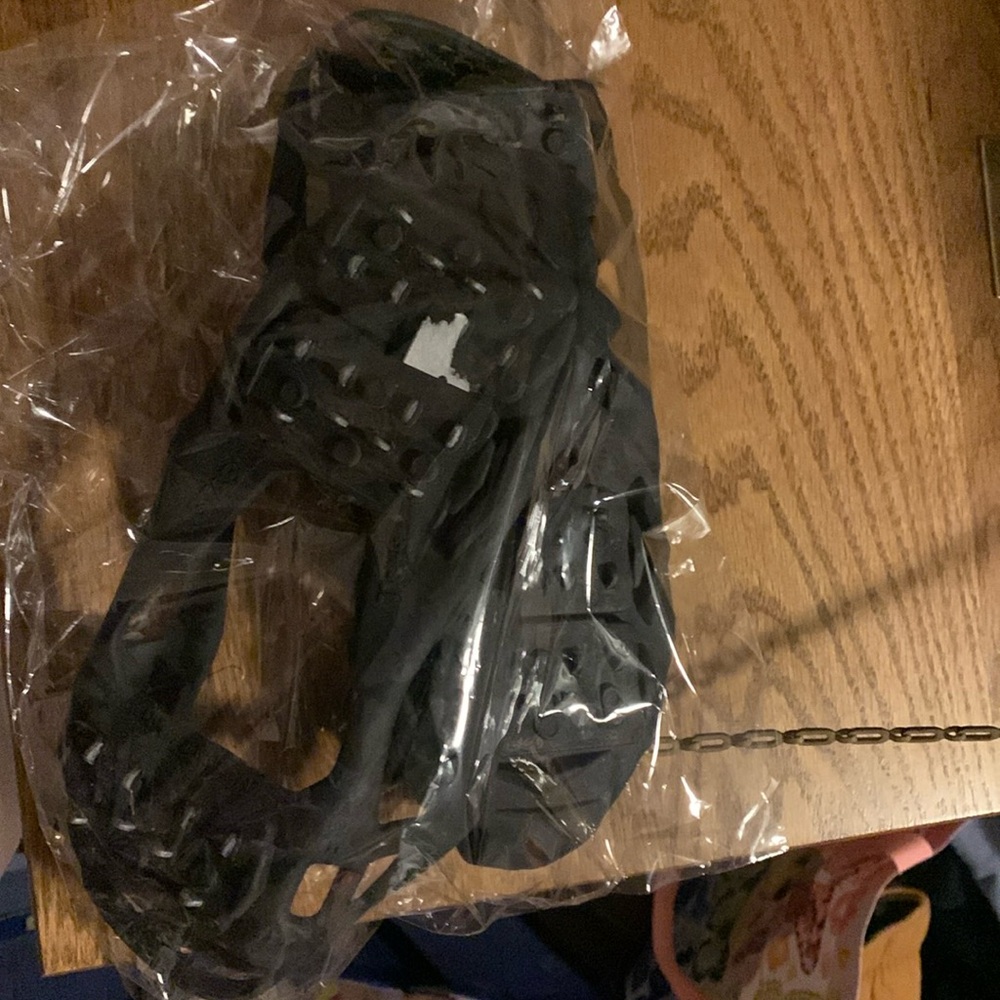 Stable shoe grippers